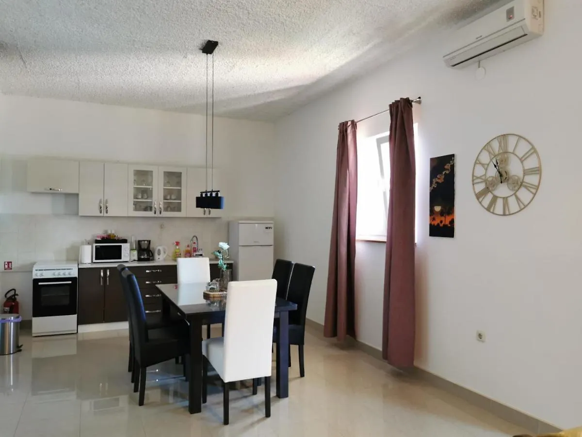 Priska Apartment Kastela 0*,  Croatia