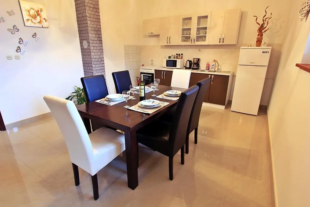 Priska Apartment Kaštela